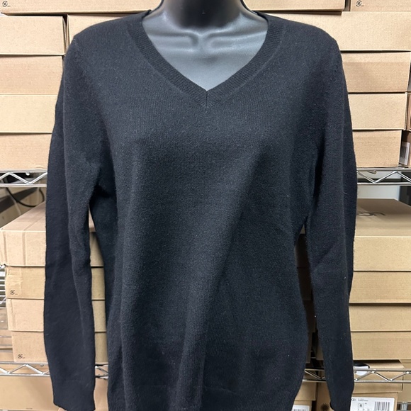 NWT! Club Room Women's 100% Cashmere Sweater V-Neck Size M In Black - Picture 1 of 3